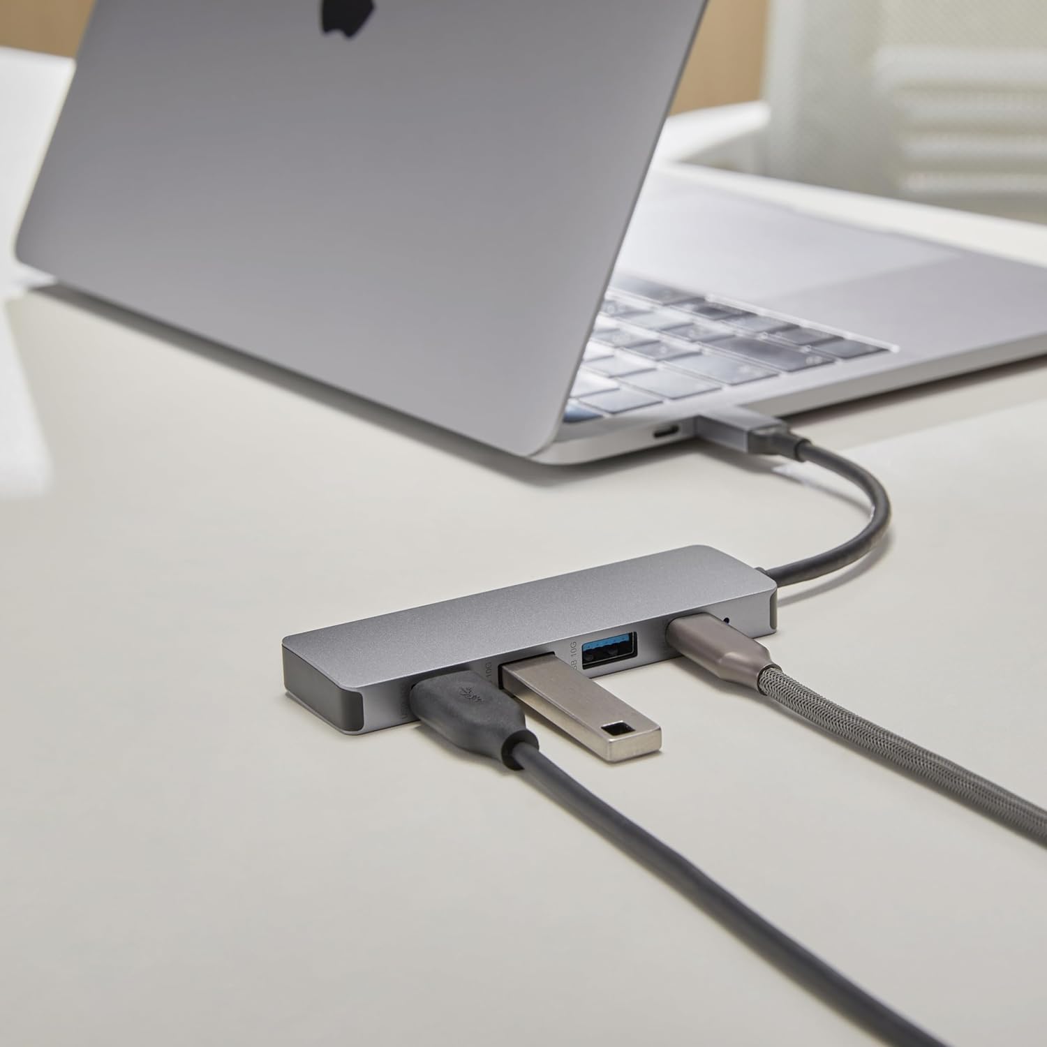 Amazon Basics Hub dock
