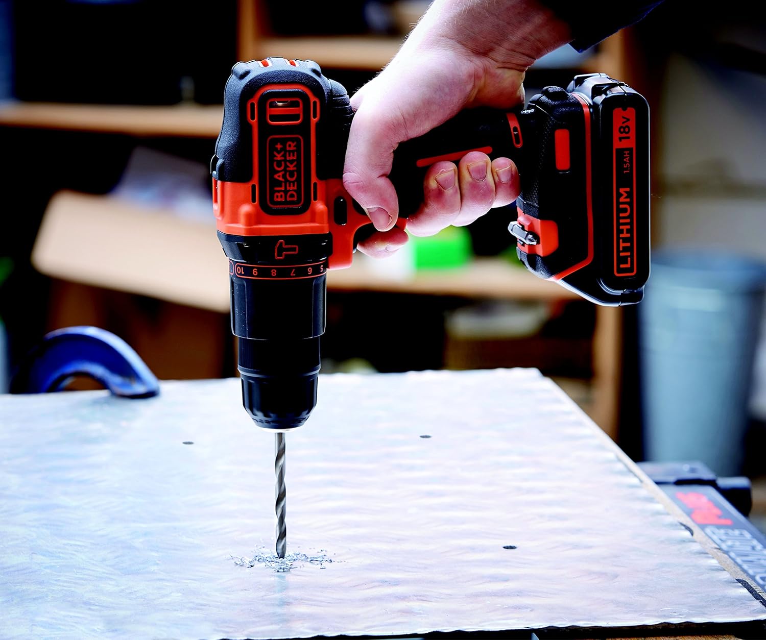 Taladro atornillador BLACK+DECKER 18BOA
