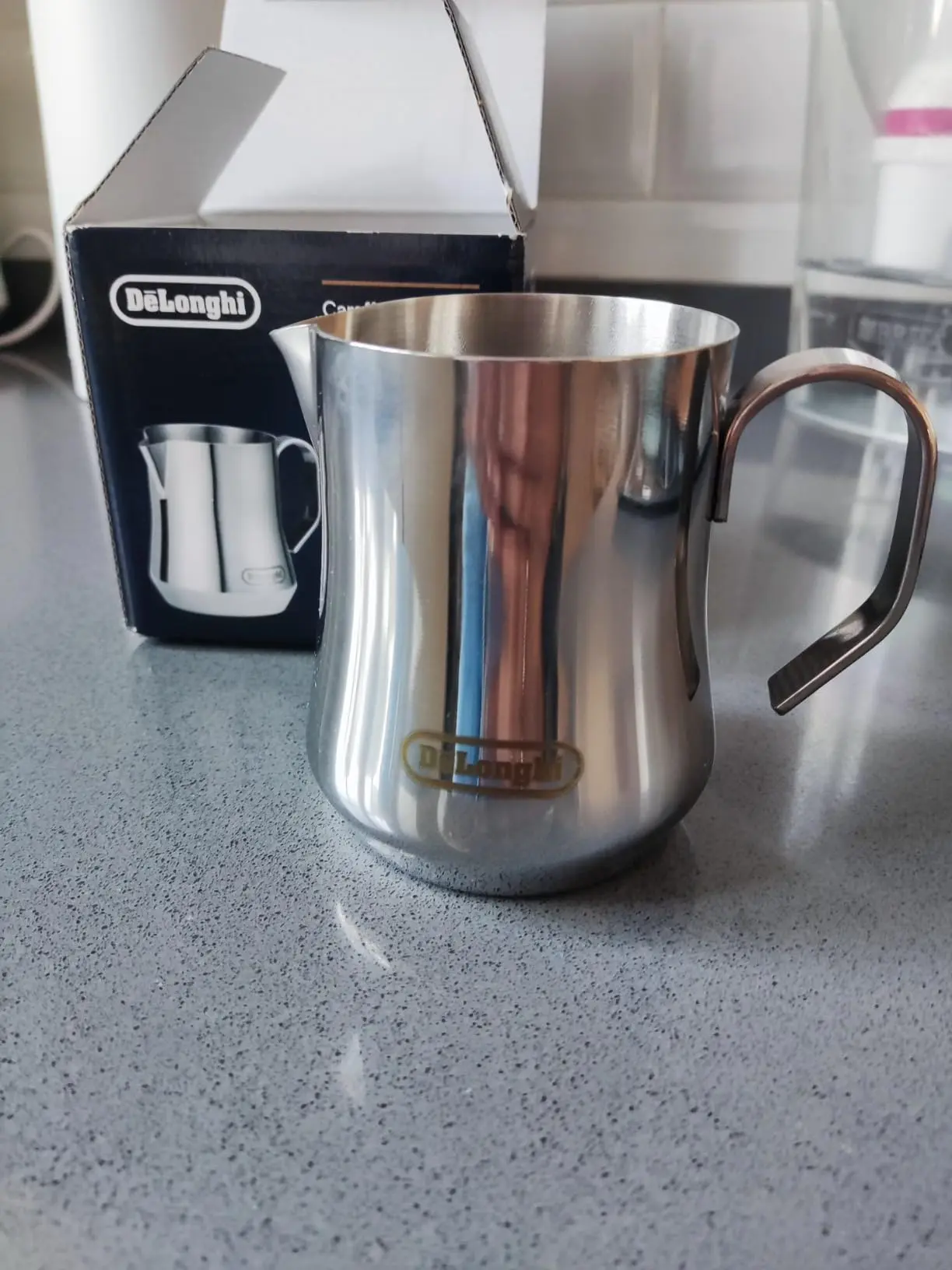 Jarra espumadora de leche De'Longhi