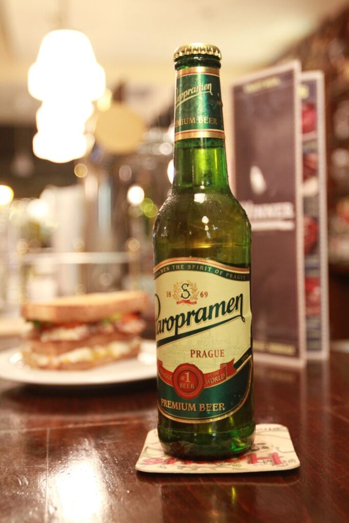 Cerveza Checa Staropramen Premium