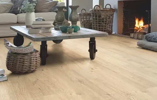 Suelo laminado efecto madera natural